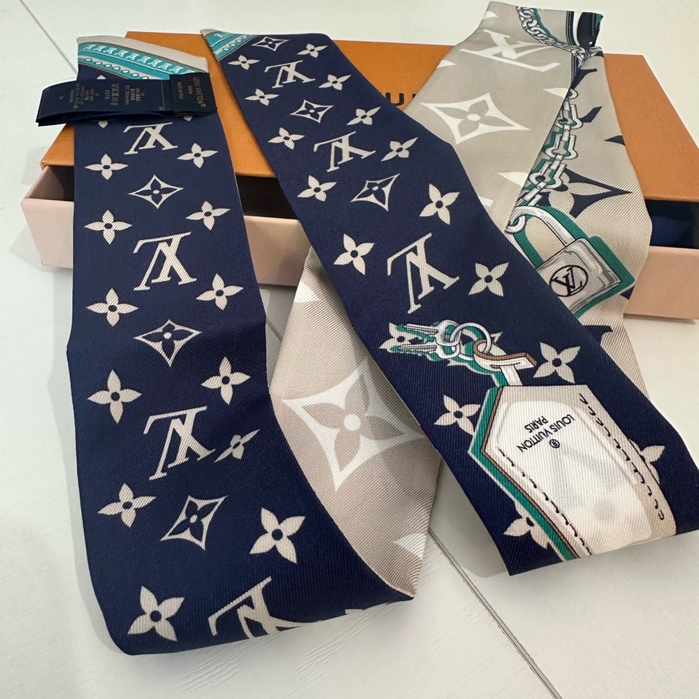 ❌❌SOLD❌❌Louis Vuitton BB Bandeau Silk Ultimate Monogram in Bleu Marine and Beige - Picture 3 of 4